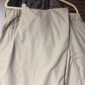 Scandia 44L convertible pants to shorts